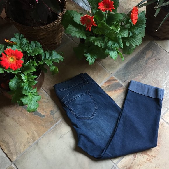 a.n.a Denim - a.n.a. Cuffed-Hem Stretch Crop Jeans (like NEW)